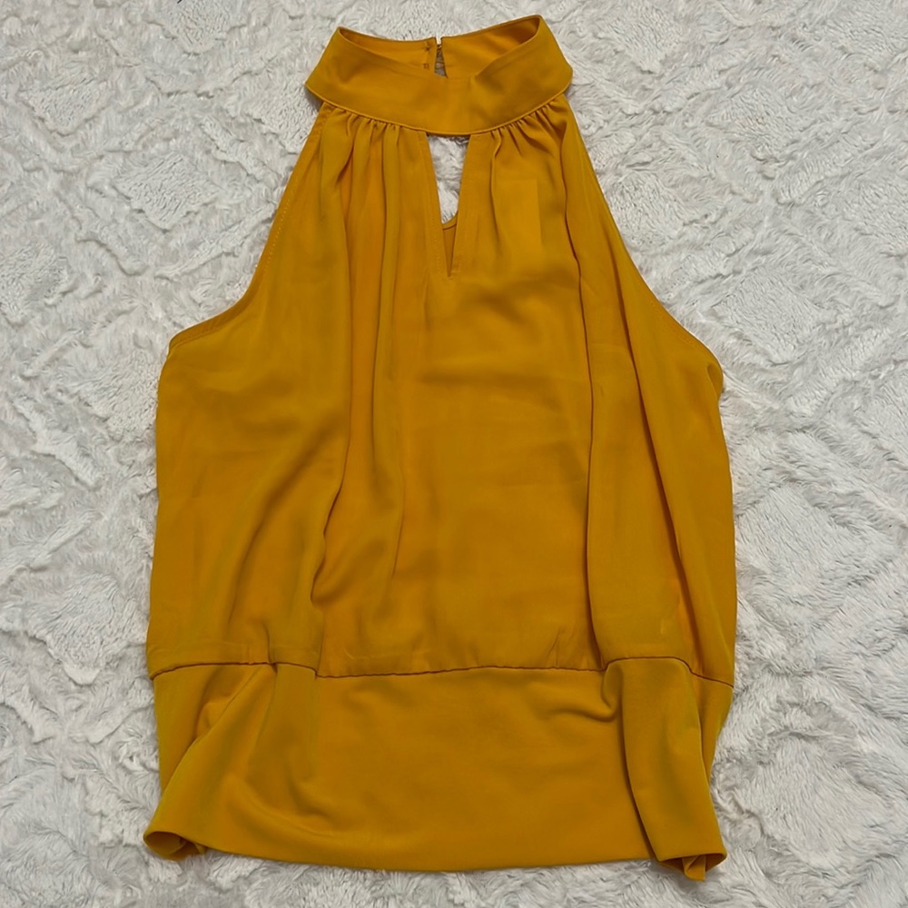 NYC sleeveless top ❤️